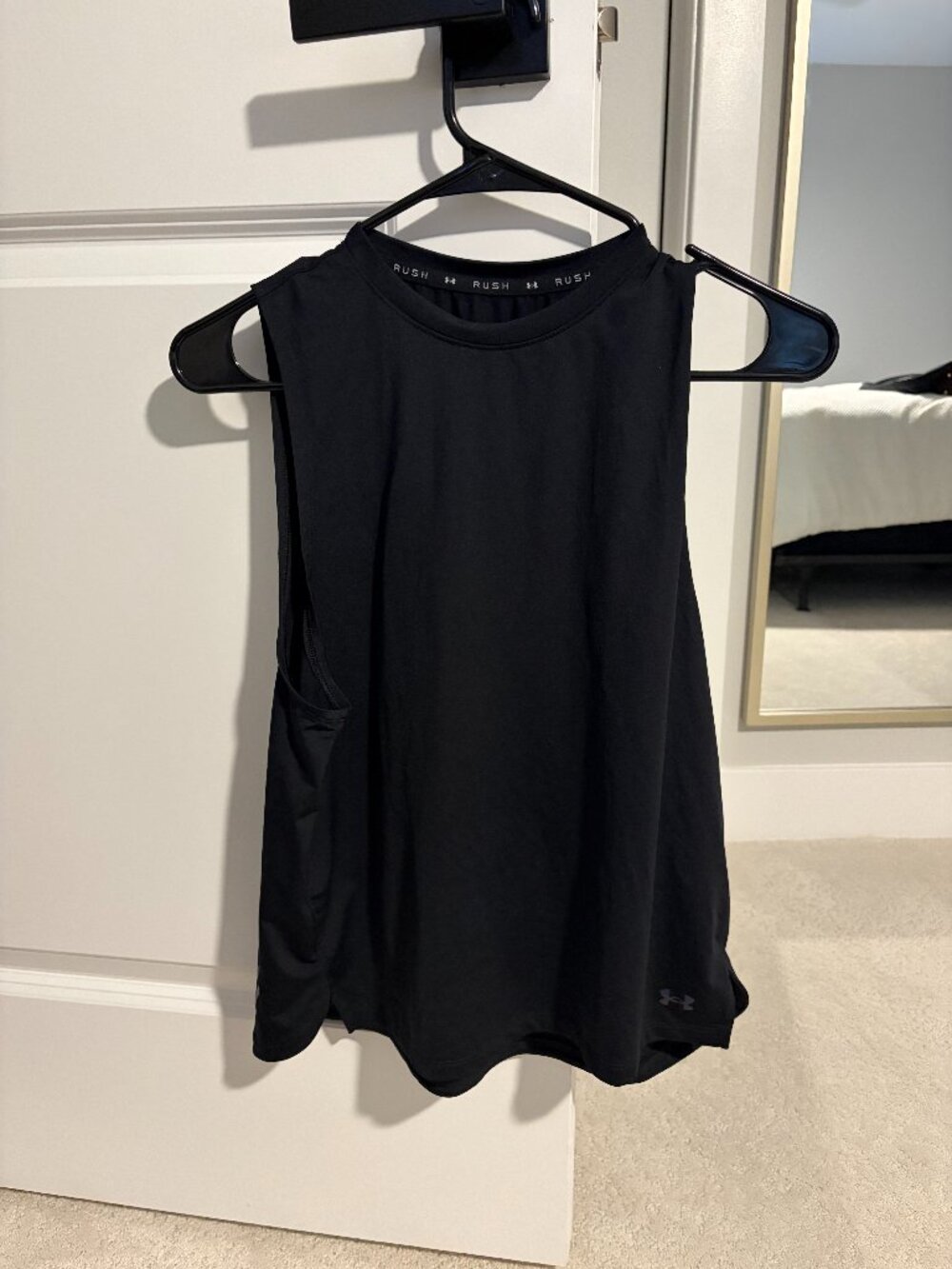 Under Armour Black Cropped Tank Top Size Medium